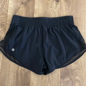Lululemon Hotty hot low rise 2.5 lined shorts